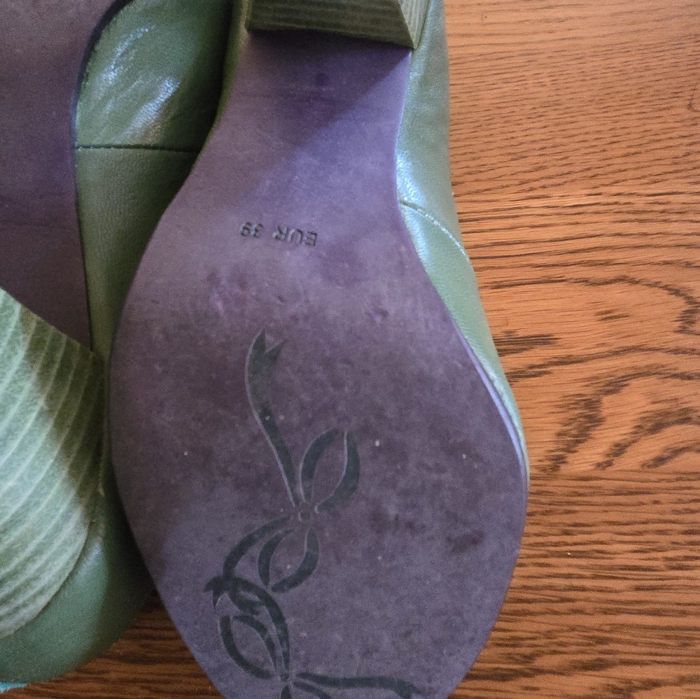 Poetic License Shoes. Size 8/ 39 Emerald Green - Picture 8 of 16